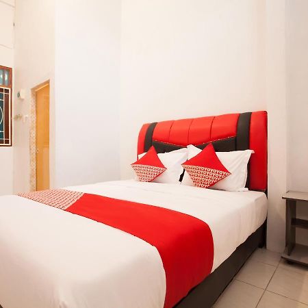 Oyo 1978 Pondok Indah Residence Medan Kültér fotó